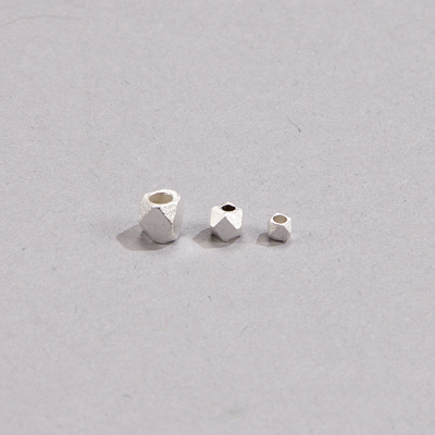 192-MS: Matte Silver Faceted Metal Beads 