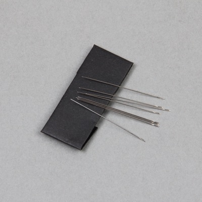 193-100: Japanese Short Beading Needles 8pc (1.75in / 4.2cm)