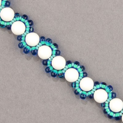 MA4-F31:  Miyuki 4mm Magatama Mint Green Lined Sapphire - MA4-F31*